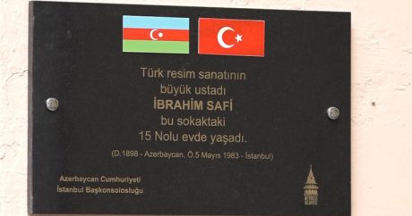 Имя азербайджанского художника увековечили в Стамбуле на площади Таксим