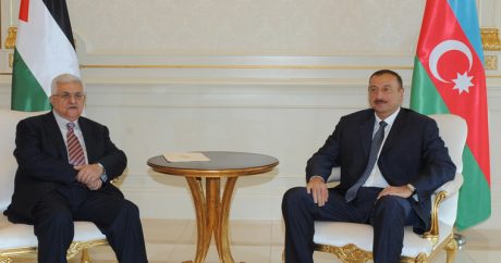 Президент Азербайджана Ильхам Алиев поздравил Президента Палестины Махмуда Аббаса