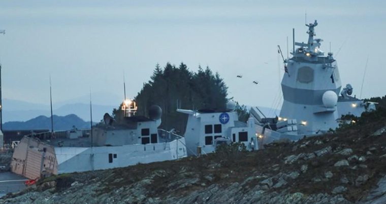 Нефтяной танкер столкнулся с фрегатом норвежских ВМФ — Видео