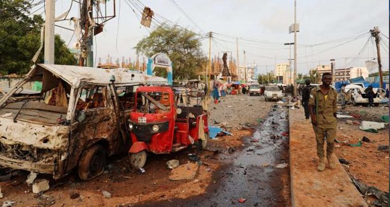 Теракт в Могадишу: погибли 23 человека
