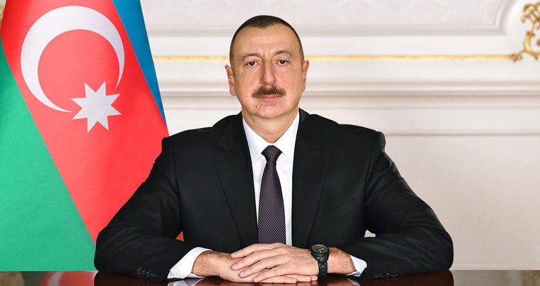 Ильхам Алиев наградил Акрама Рагимли Почетным дипломом