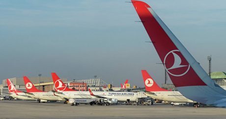 Два самолета не смогли приземлиться в аэропорту Стамбула
