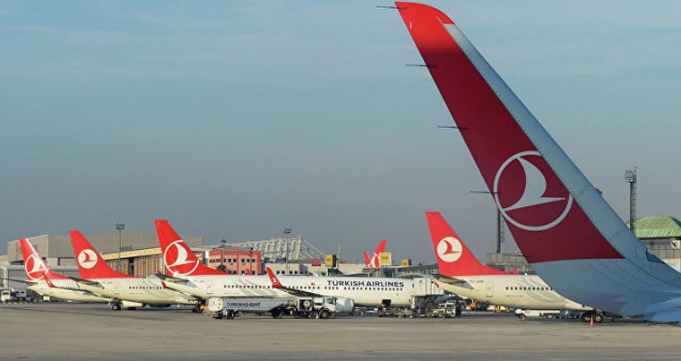 Два самолета не смогли приземлиться в аэропорту Стамбула