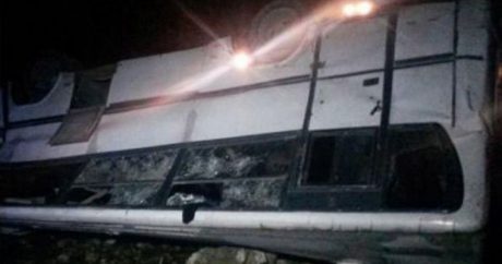 В Хырдалане перевернулся автобус, пострадали 9 человек — ВИДЕО