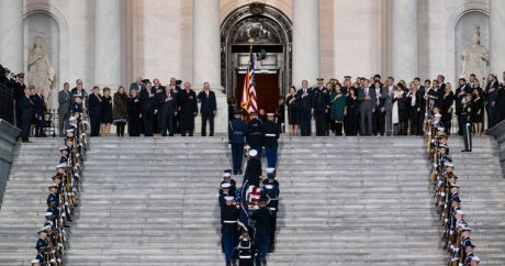 В Вашингтоне началась церемония прощания с Джорджем Бушем-старшим