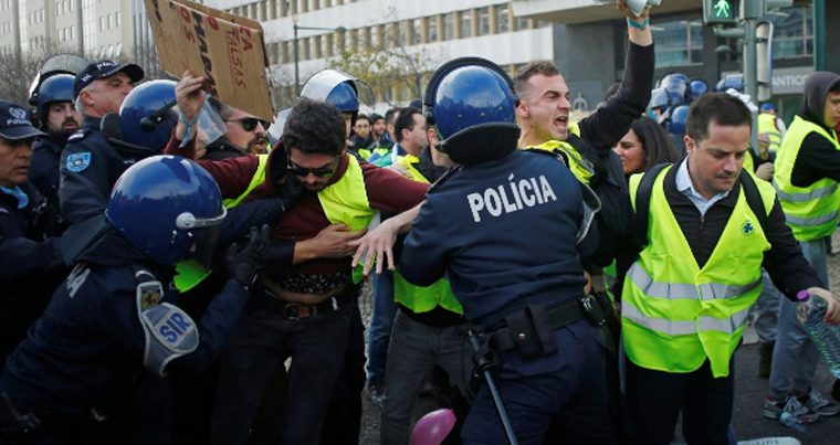 В Португалии произошли столкновения между «желтыми жилетами» и полицией