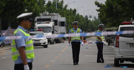 В Китае вооруженный ножом мужчина угнал автобус и въехал в толпу