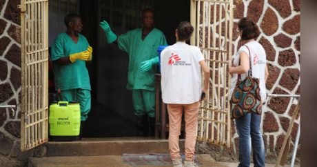 В Конго разгромили центр с зараженными вирусом Эбола
