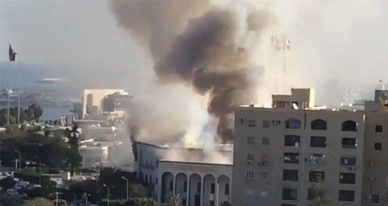 Смертники напали на здание МИД Ливии — Видео
