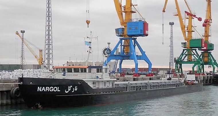 В Каспийском море тонет  иранское торговое судно