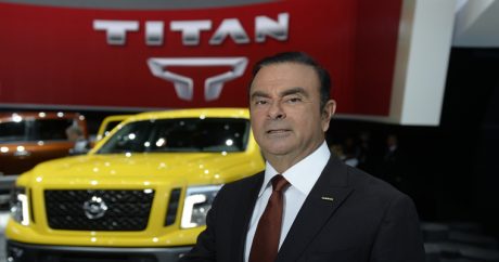 Гон подал в отставку с поста главы Renault