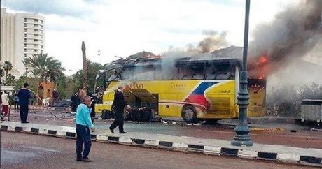 В Каире подорвали туристический автобус, есть жертвы