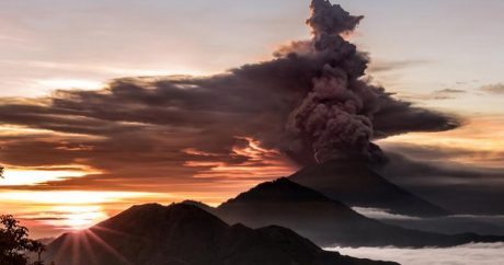 В Индонезии повышен уровень опасности вулкана Анак-Кракатау