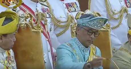 Султан Абдулла приведен к присяге как 16-й король Малайзии — Видео