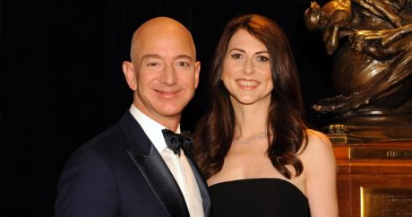 Стало известно, сколько может получить жена владельца Amazon после развода