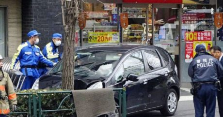 ДТП: в центре Токио автомобиль въехал в толпу — Видео