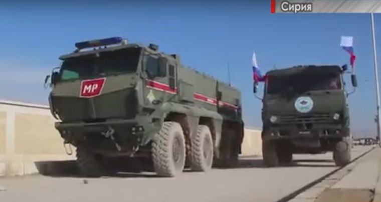 Россия доставила гумпомощь в сирийский город Манбидж — Видео