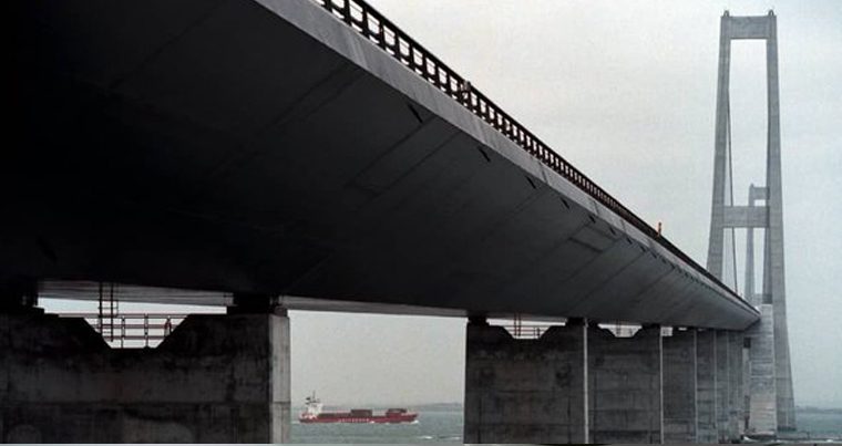 На мосту Большой Бельт в Дании столкнулись пассажирский и грузовой поезда