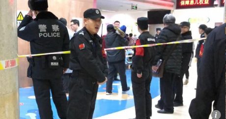В Пекине мужчина напал на учеников школы:  пострадали 20 детей