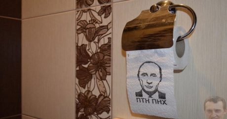 Daily Mail: в минобороны Британии стали вешать туалетную бумагу с Путиным