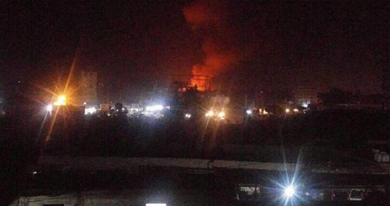 В столице Йемена Сане произошли взрывы на складах с оружием
