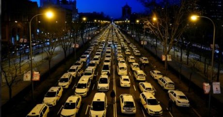 Таксисты заблокировали основную автомагистраль Мадрида