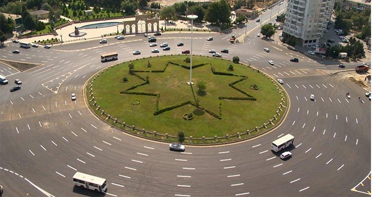 Обновляется дорожная разметка в Хатаинском районе Баку