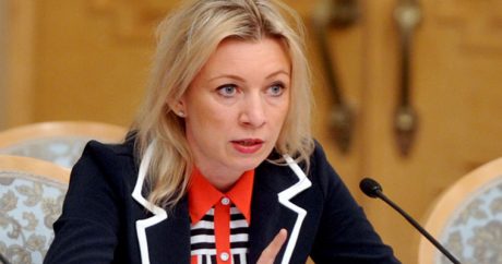Захарова назвала издевательством отношение украинских властей к верующим