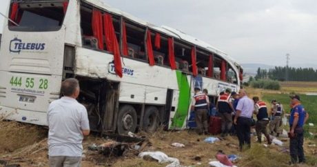 В Турции перевернулся автобус, погибли 4, ранены 26 человек