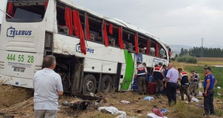 В Турции перевернулся автобус, погибли 4, ранены 26 человек
