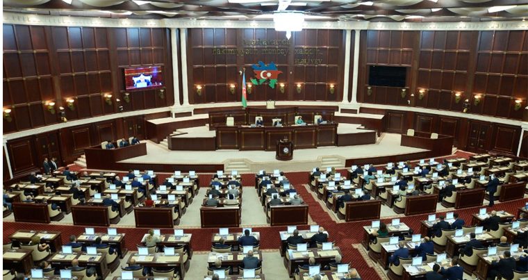 В Азербайджане достигшим 35 лет запрещается членство в молодежных организациях