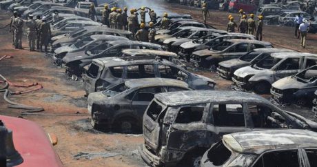 В Индии на авиасалоне сгорели около 300 автомобилей