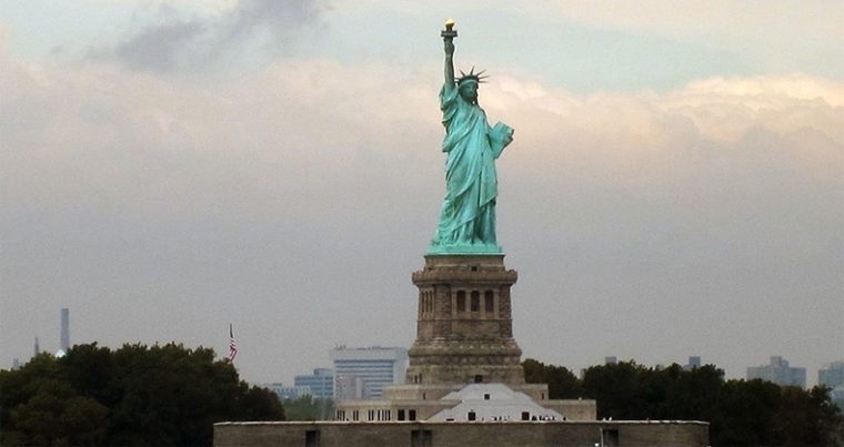 В Нью-Йорке судья залезет на статую Свободы, чтобы вынести приговор