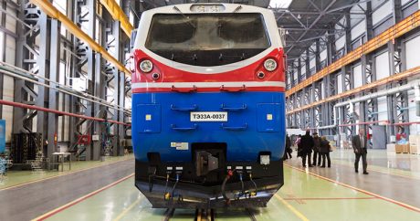 Казахстан отправил в Азербайджан очередной электровоз