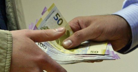 В Азербайджане минимальная зарплата повышена на 38,4%