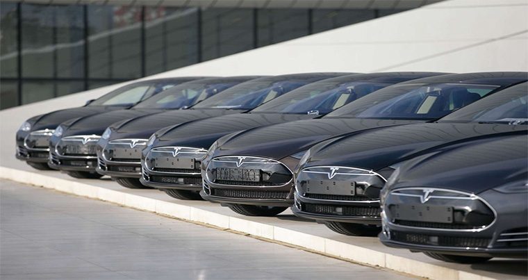 Азербайджан будет поставлять в Украину автомобили