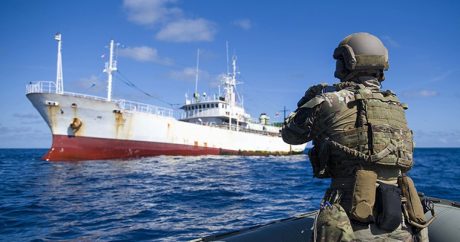 На судне с российскими моряками нашли 9,5 тонн наркотиков