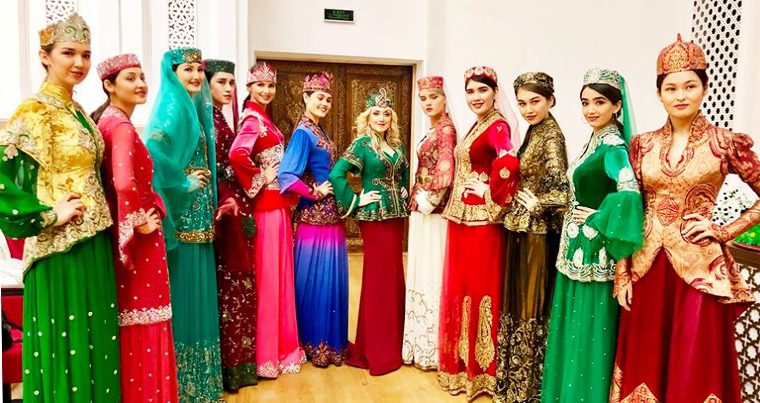 Коллекция азербайджанского модельера вызвала большой интерес в Узбекистане — ФОТО