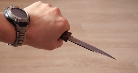 В Билясуваре мужчина получил ножевое ранение