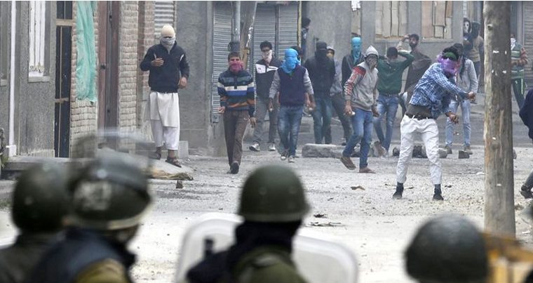 В результате перестрелки в Кашмире погибли четыре человека