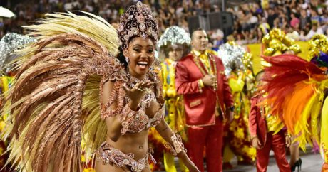 Перья, блестки и яркие костюмы: в Рио начался знаменитый карнавал