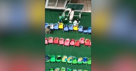 Воспитательница детского сада в Китае побила детей указкой