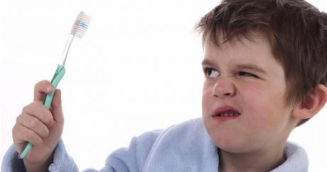 Что делать, если ребенок отказывается чистить зубы?
