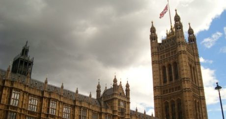 Британский парламент отклонил все варианты Brexit