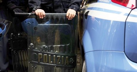 В Италии мужчина плеснул бензин в автобус с детьми и поджег его