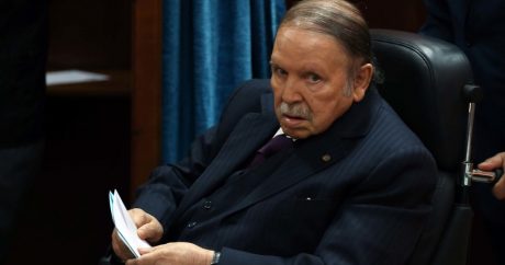 Президент Алжира Бутефлика отказался идти на пятый срок