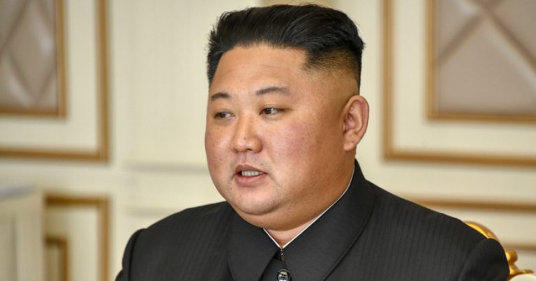 Ким Чен Ын уволил переусердствовавшего личного фотографа