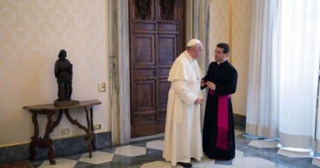 Папа римский: Женщины украшают мир и вдохновляют