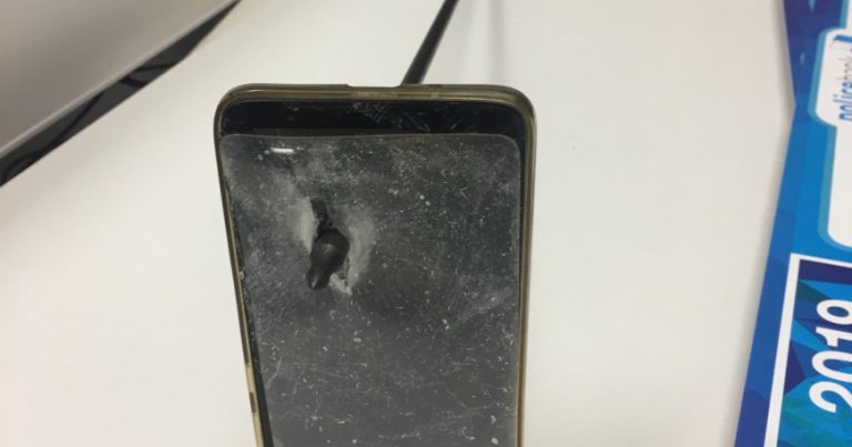 Австралиец отбился от пущенной в него стрелы с помощью iPhone