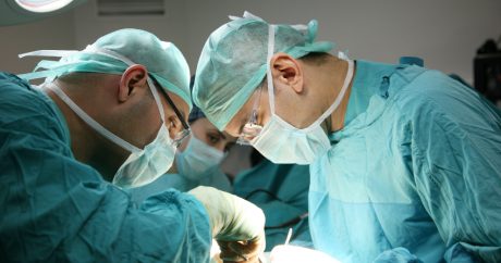 В Азербайджане более 200 детей перенесли операцию на сердце